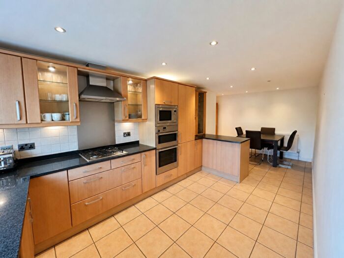 2 Bedroom Flat To Rent In Elmwood House, Crescent Road, Enfield, EN2