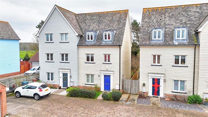 3 Bedroom Semi-Detached House For Sale In Meadow Crescent, Purdis Farm, Ipswich, IP3