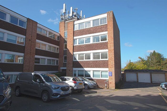 2 Bedroom Flat For Sale In Radford Court, Billericay, CM12