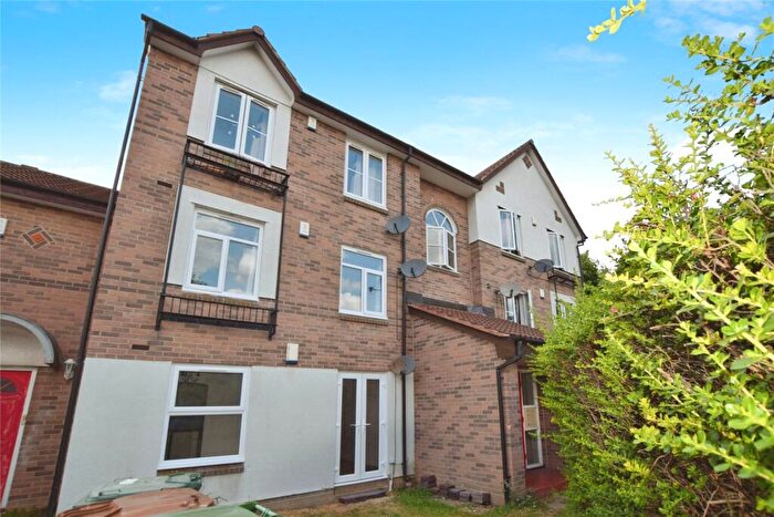 2 Bedroom Apartment For Sale In Grange Close, Hunslet, Leeds, West Yorkshire, LS10