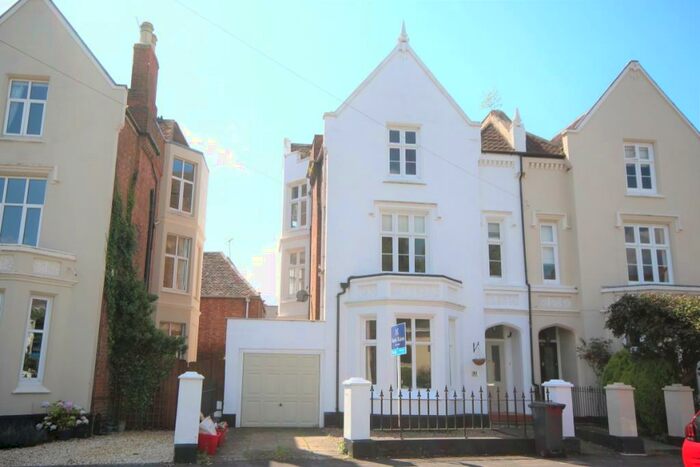 5 Bedroom Semi-Detached House To Rent In Leam Terrace, Leamington Spa, Warwickshire, CV31