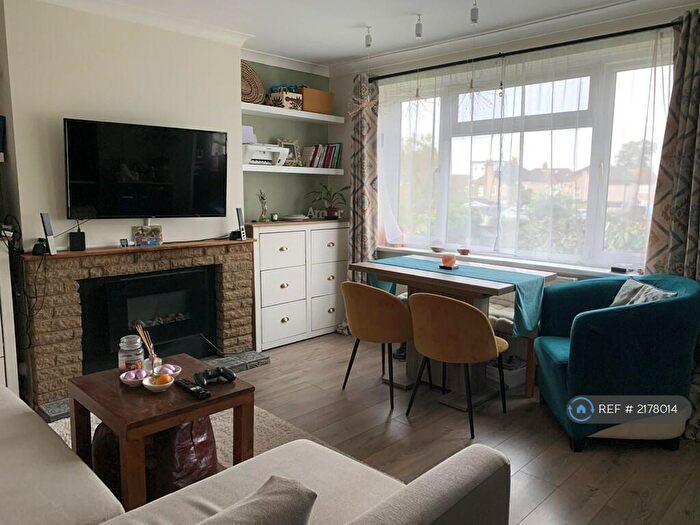 2 Bedroom Maisonette To Rent In Burr Close, Bexleyheath, DA7