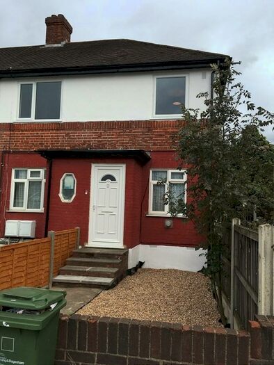 2 Bedroom Apartment To Rent In Whalebone Lane South, Romford, RM6