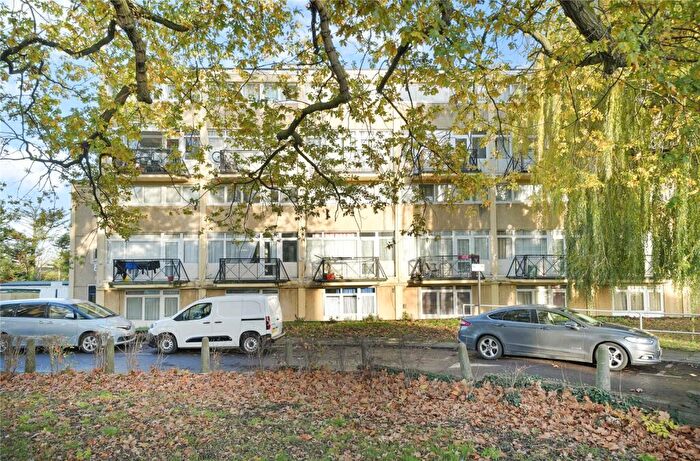 3 Bedroom Flat To Rent In The Drive, London, E17
