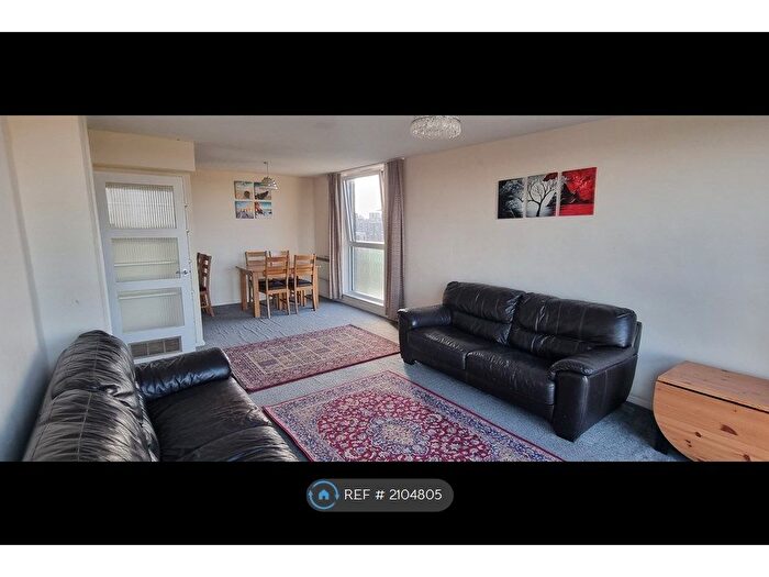 2 Bedroom Flat To Rent In Turnpike Link, Croydon, CR0