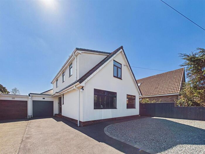 4 Bedroom Link Detached House For Sale In Mill Rise, Swanland, HU14