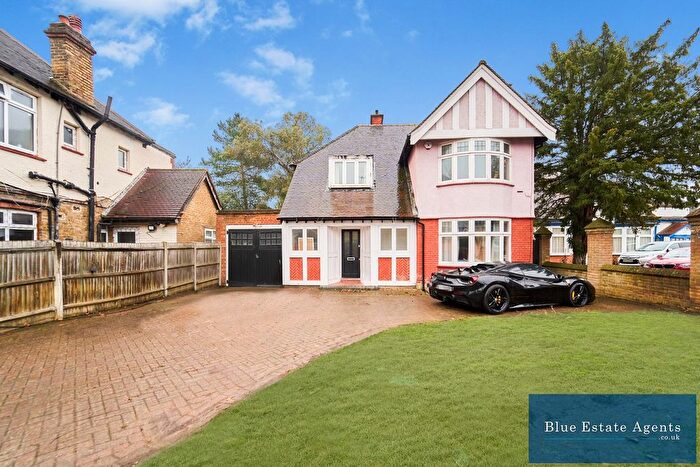 3 Bedroom Detached House For Sale In Jersey Road, Osterley, Isleworth, TW7