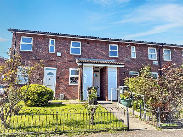 2 Bedroom Property To Rent In Hope Close, London, SE12