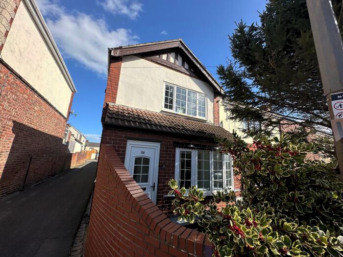 3 Bedroom House To Rent In Manor Road, Askern, Doncaster, DN6