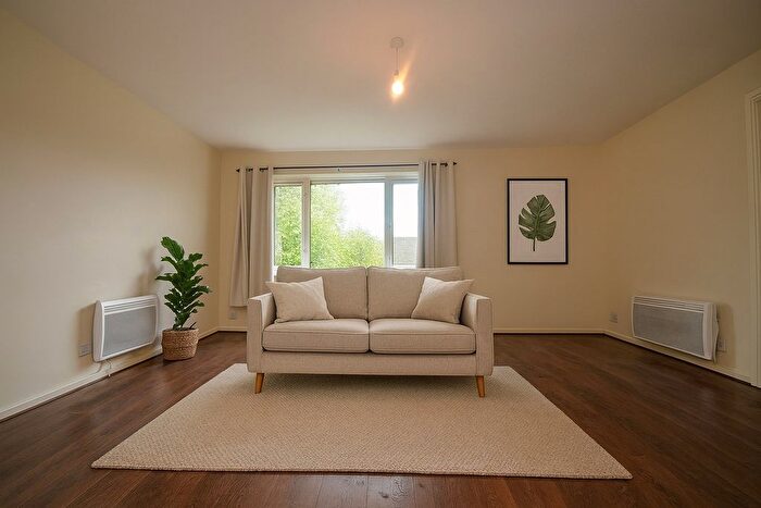 2 Bedroom Flat To Rent In Linton Glade, Croydon, CR0