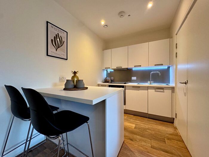 1 Bedroom Flat To Rent In Queen Street, Maidenhead, Berkshire, SL6