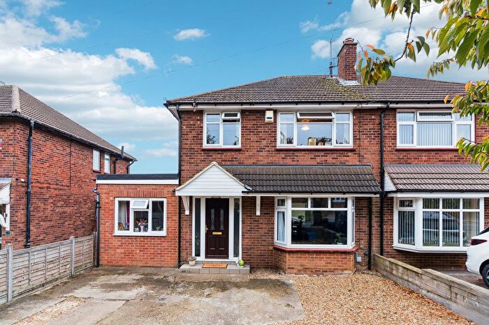 4 Bedroom Semi-detached House For Sale In Wymondley Road, Hitchin, SG4