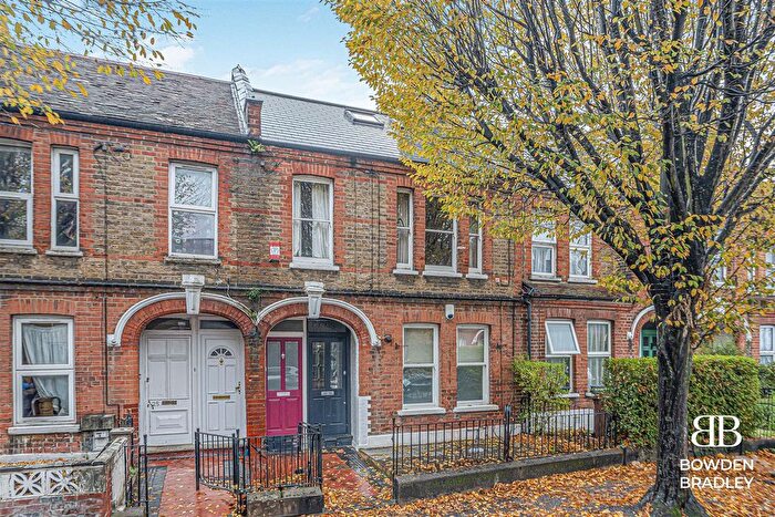 2 Bedroom Maisonette To Rent In Chewton Road, Walthamstow, E17
