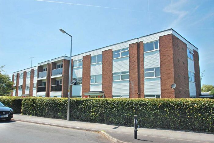 2 Bedroom Apartment To Rent In Pine Lodge, Bramhall, SK7