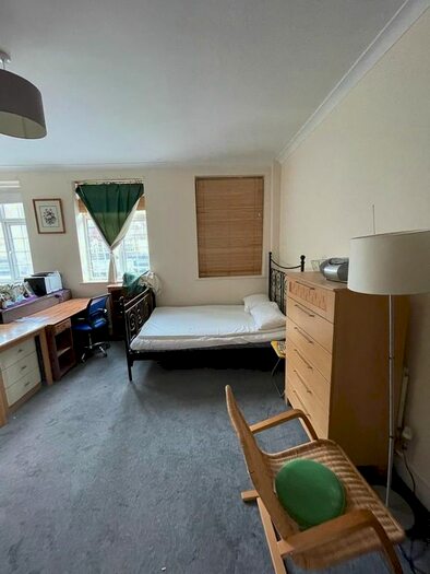 Studio To Rent In Vivian Avenue, London, NW4