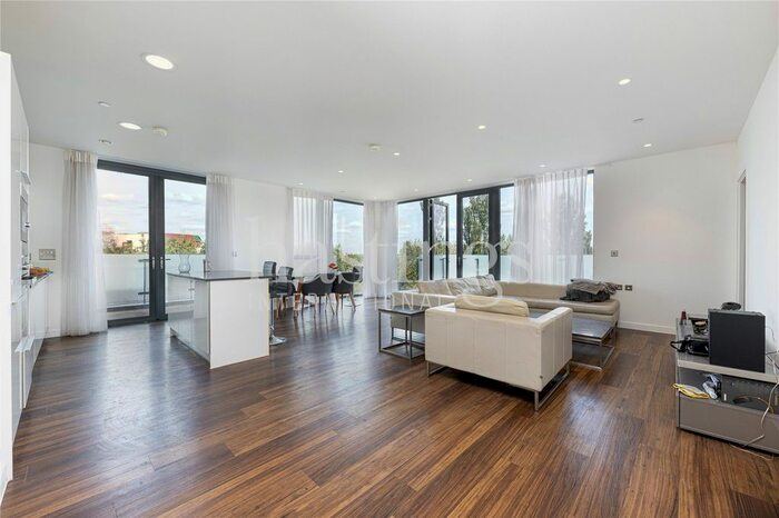 4 Bedroom Flat To Rent In Hornbeam House, Quebec Way, Canada Water, London, SE16