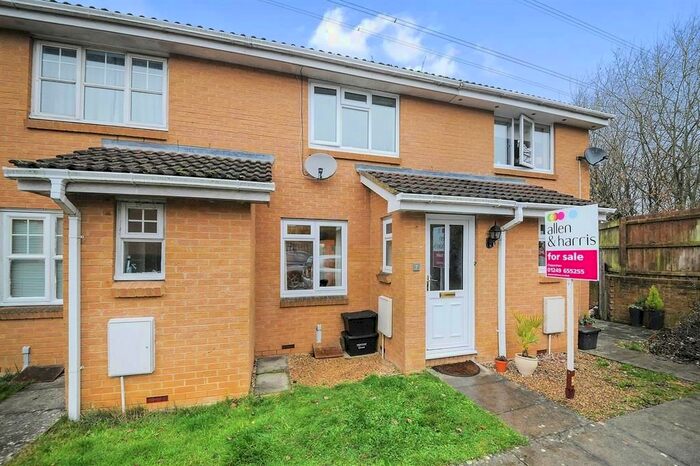 2 Bedroom Property To Rent In Honeysuckle Close, Chippenham, SN14