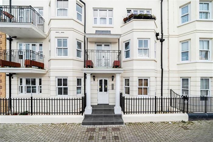 2 Bedroom Flat To Rent In Flat, Goodwood Court, The Steyne, Bognor Regis, West Sussex, PO21