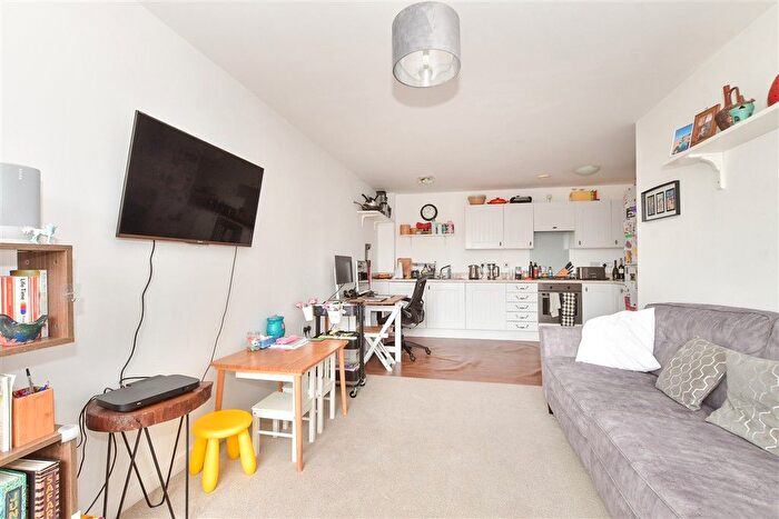 2 Bedroom Flat For Sale In Fosters Place, East Grinstead, West Sussex, RH19