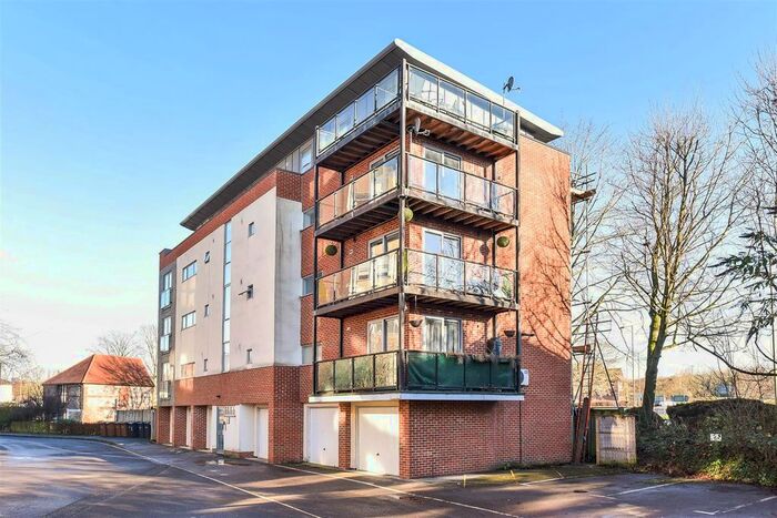 2 Bedroom Flat To Rent In Suffolk Road, Andover, SP10