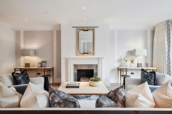 3 Bedroom Town House For Sale In Wilton Row, London, SW1X