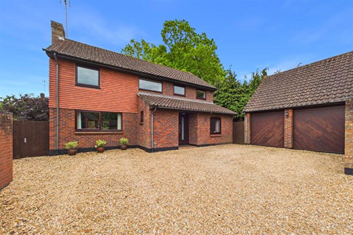 4 Bedroom Detached House For Sale In Higher Mead, Basingstoke, RG24
