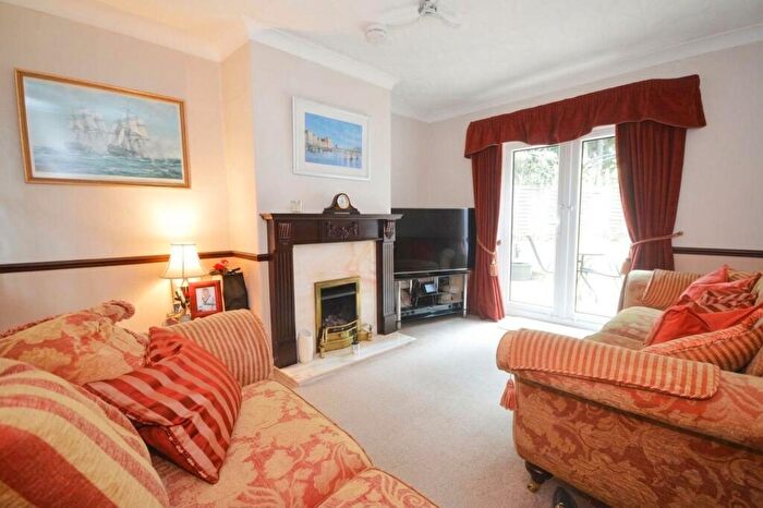 3 Bedroom Semi-Detached House For Sale In Broom Valley Road, Rotherham, S60
