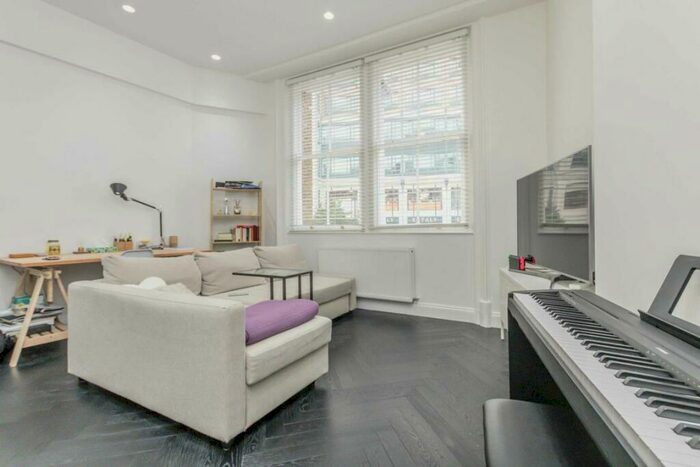 1 Bedroom Flat To Rent In Bishopsgate, Liverpool Street, EC2M