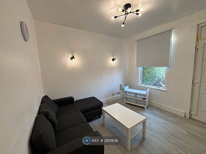 3 Bedroom End Terrace House To Rent In Middle St, Nottingham, NG9