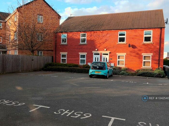 2 Bedroom Flat To Rent In Carlton Close, Loughborough, LE11