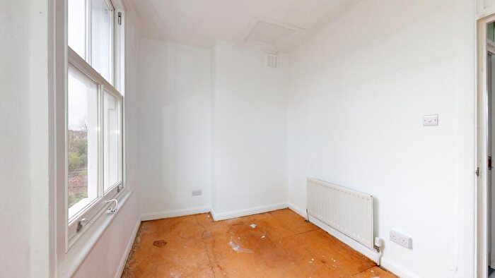 1 Bedroom Flat For Sale In Flat C, Ockendon Road, Islington, London, N1
