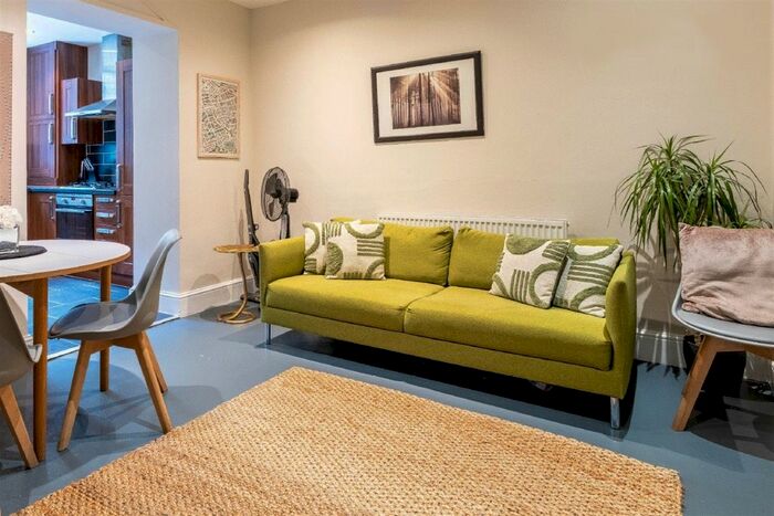 1 Bedroom Flat To Rent In Devonshire Terrace, Bayswater, London, W2