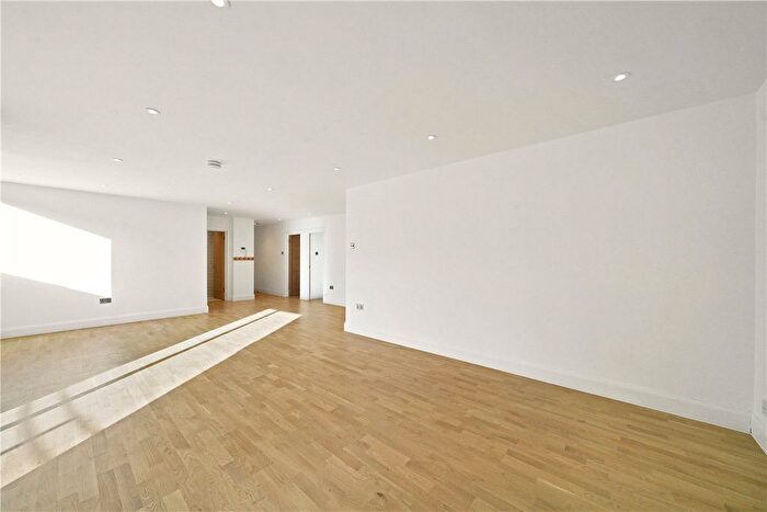 3 Bedroom Flat To Rent In William Mews, London, SW1X