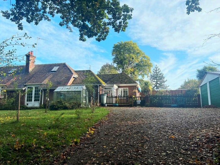 3 Bedroom Semi-Detached Bungalow For Sale In Cripplestyle, Fordingbridge, SP6