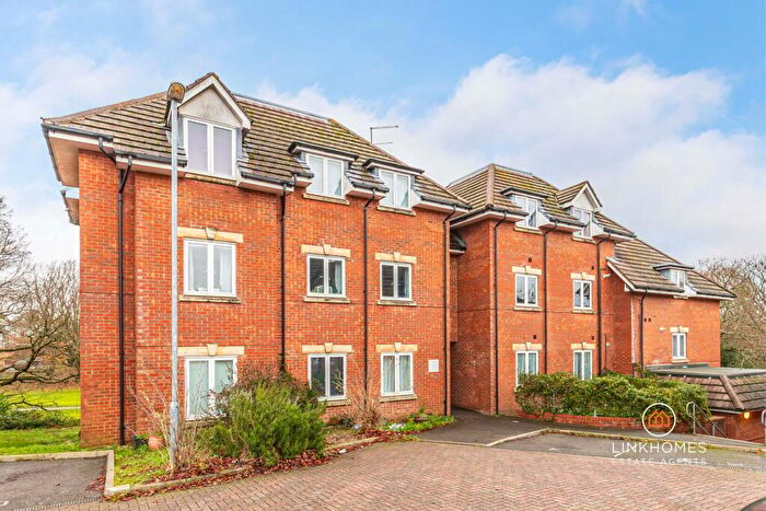 2 Bedroom Apartment For Sale In Ballam Grove, Poole, BH12