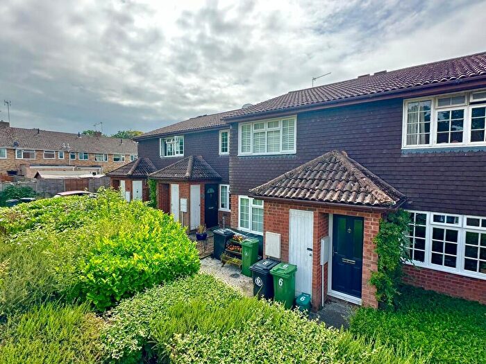 1 Bedroom Ground Maisonette For Sale In Poplar Close, Mytchett, GU16
