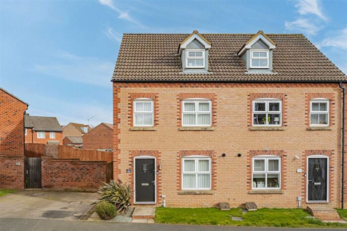 3 Bedroom Town House For Sale In Woodford Road, Burton Latimer, Kettering, NN15