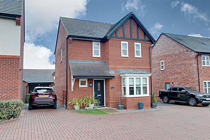 3 Bedroom Detached House For Sale In Elgar Mews, Aylesbury, HP21