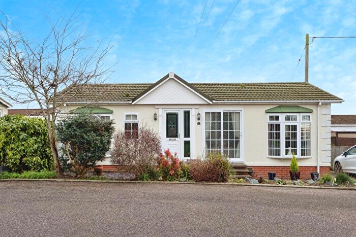 2 Bedroom Park Home For Sale In Heyford Leys, Upper Heyford, Bicester, OX25