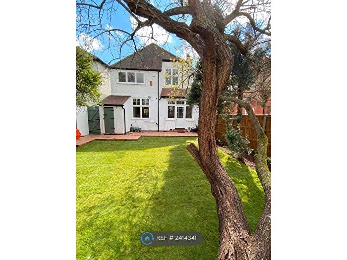 3 Bedroom Detached House To Rent In Temple Gardens, London, NW11