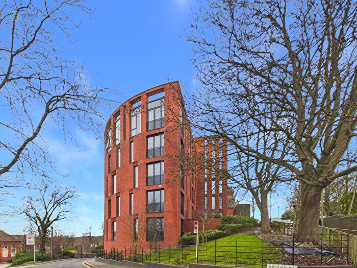 2 Bedroom Flat For Sale In King Edward Square, Sutton Coldfield, B73
