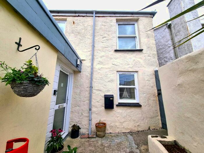 2 Bedroom Semi-Detached House To Rent In School Lane, Marazion, TR17
