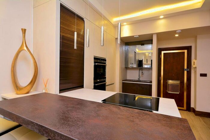 2 Bedroom Flat To Rent In Hallam Street, Marylebone, London, W1W