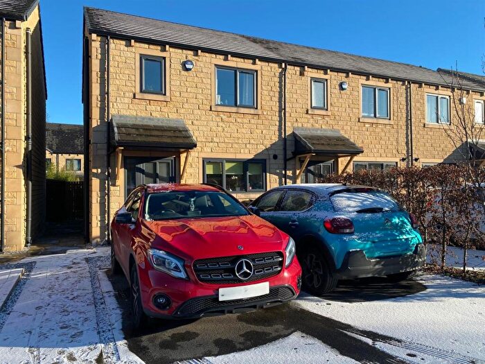 3 Bedroom Town House For Sale In Cross Green Road, HD5