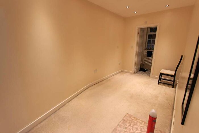 1 Bedroom Apartment To Rent In Hampden Way, London, N14