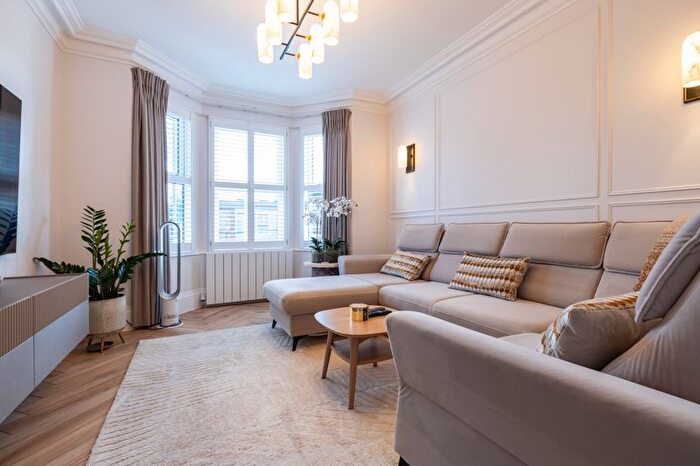 4 Bedroom Detached House For Sale In Westfield Road, Bletchley Milton Keynes, MK2