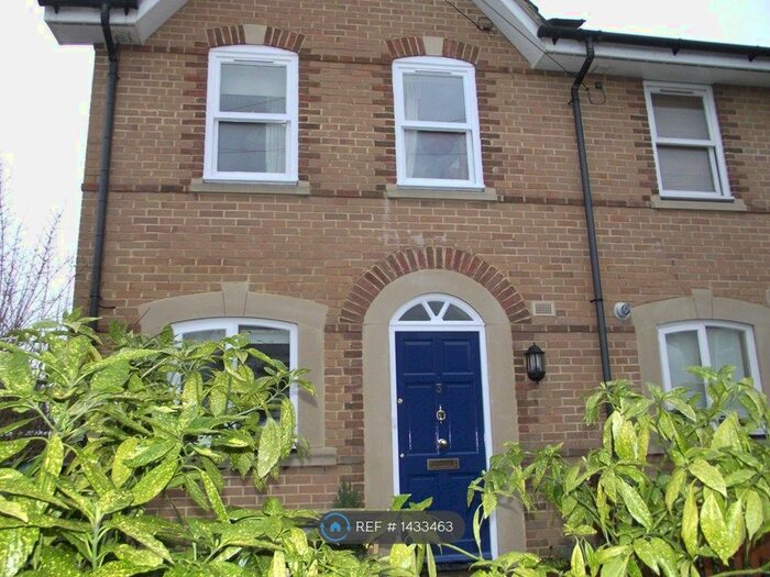 3 Bedroom End Of Terrace House To Rent In Prospect Place, Bromley, BR2