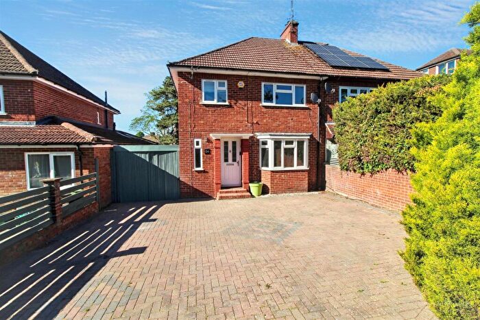 3 Bedroom Semi Detached House For Sale In City Road, Tilehurst, Reading, RG31