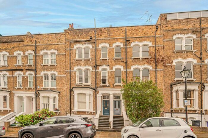 2 Bedroom Flat To Rent In Carlingford Road, Hampstead, London, NW3
