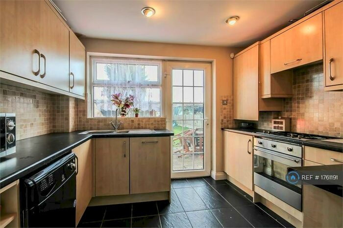 3 Bedroom Semi-Detached House To Rent In Wickhay, Basildon, SS15